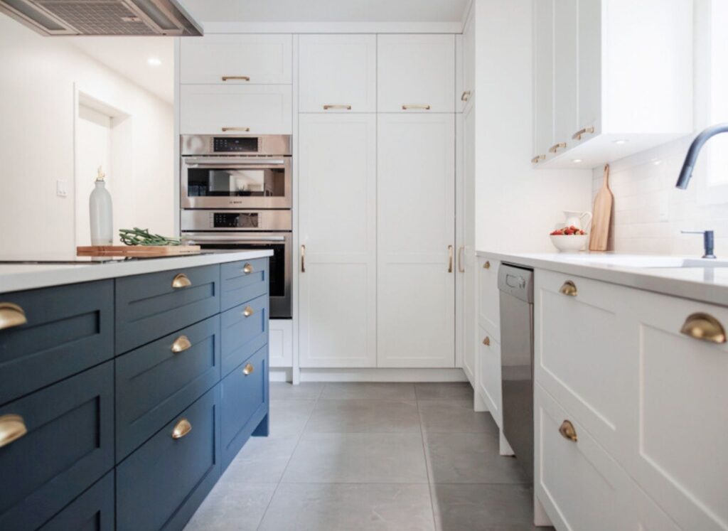 Rangement optimisé de cuisine haut de gamme sur mesure